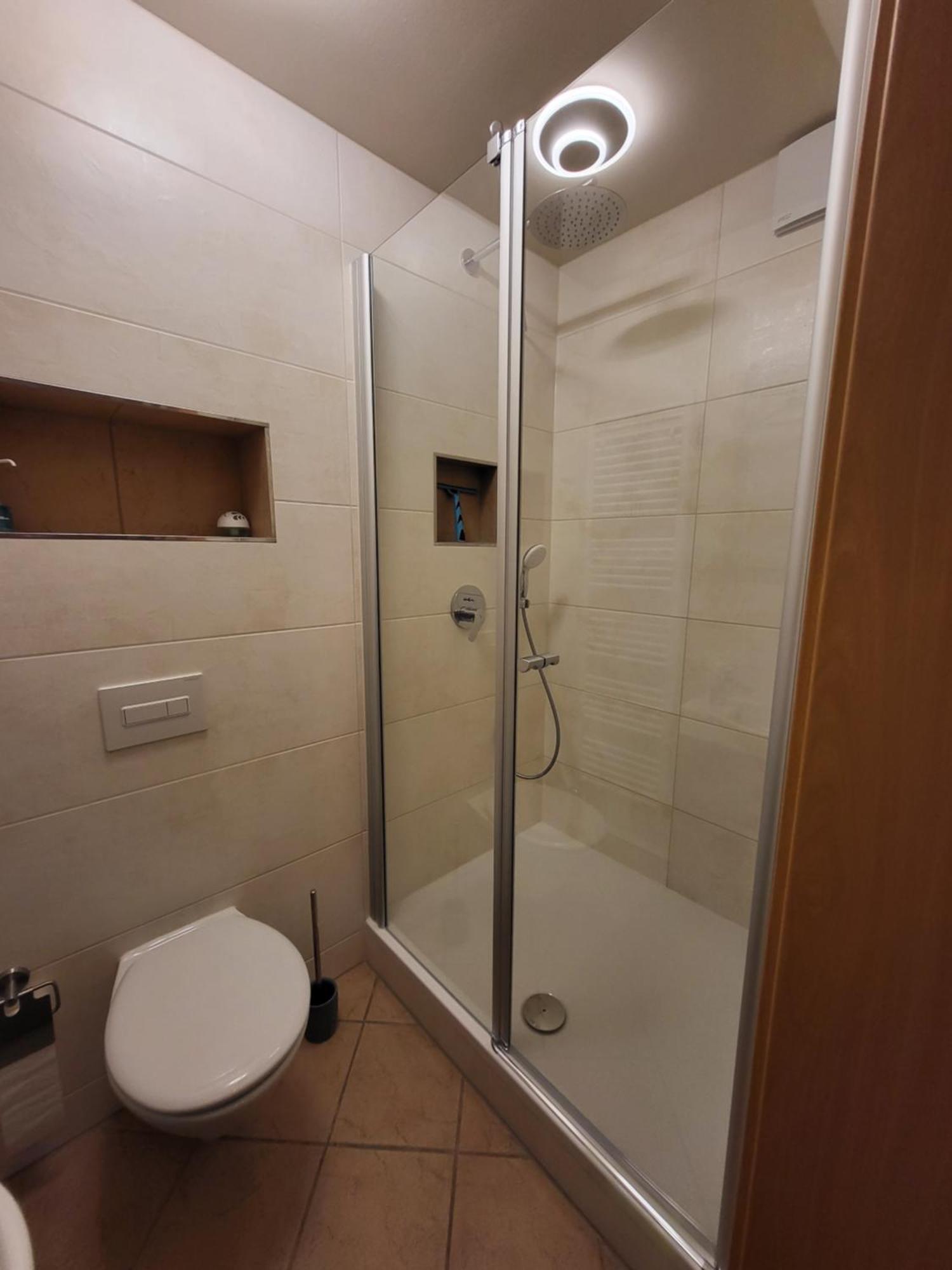 קוטבוס City Appartement Mit Garten, Zentral Und Trotzdem Ruhig מראה חיצוני תמונה
